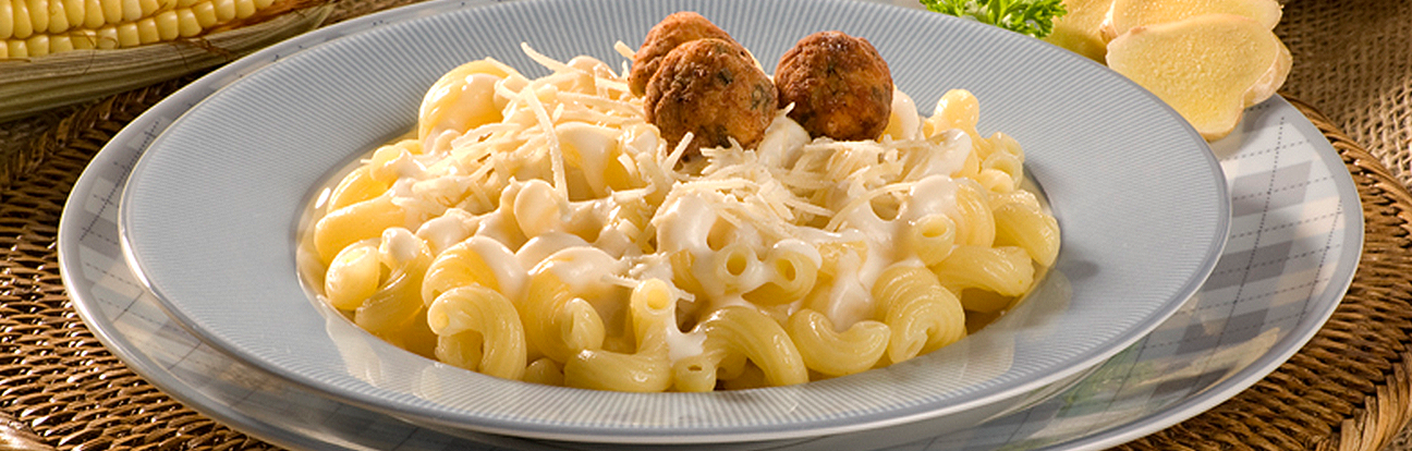 Espiral ao Molho Queijo com Almôndegas de Frango Adria