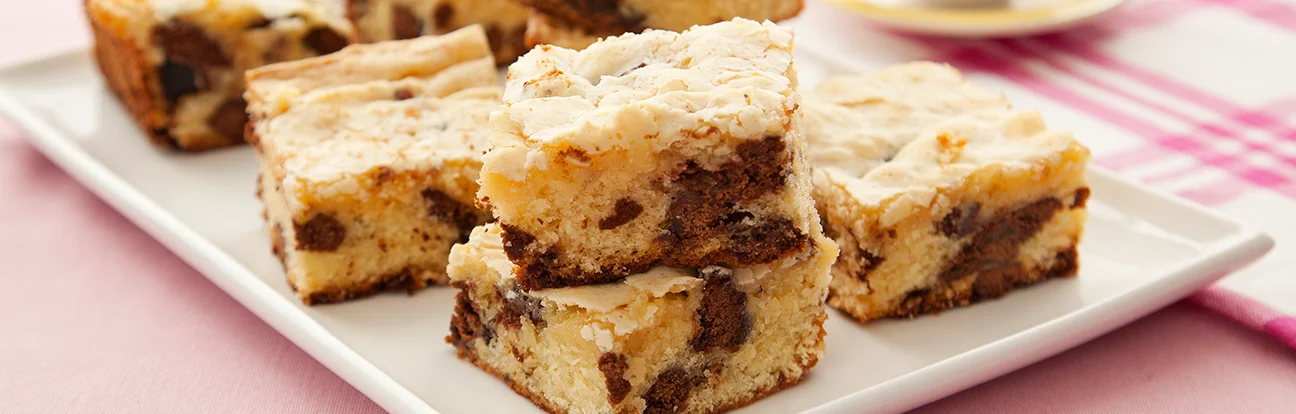 Brownie de Chocolate Branco e Chips de Tortinha Adria