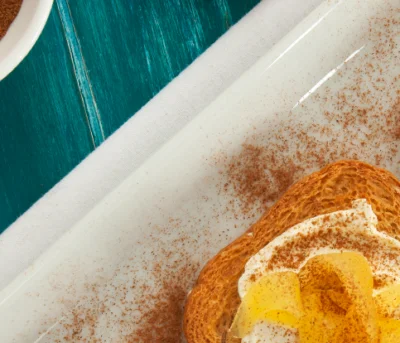 Torrada Cheesecake de Maçã com Especiarias