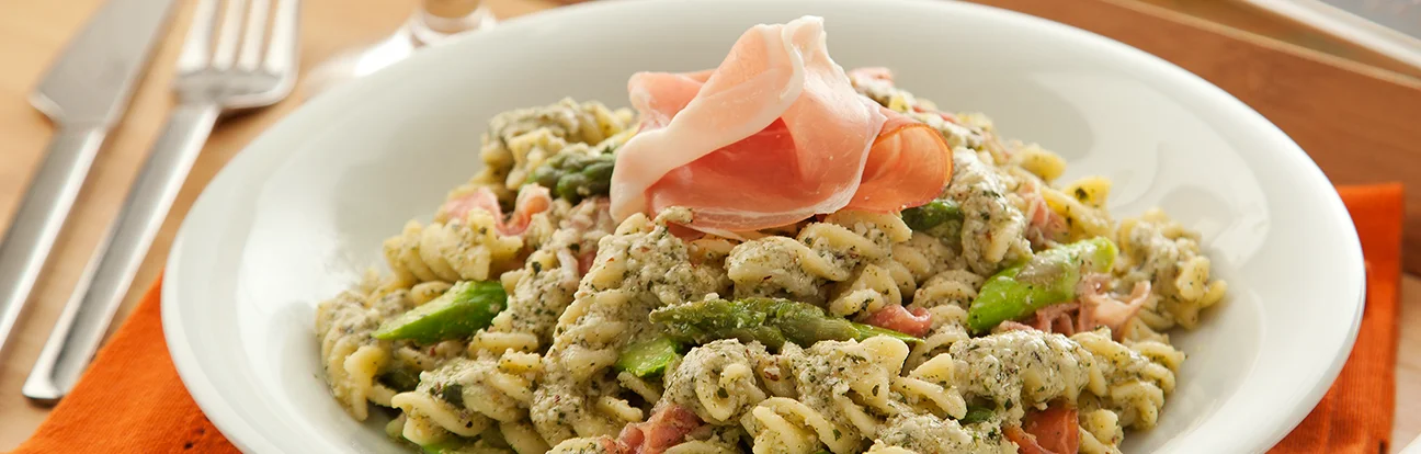 Fusilli com Aspargos & Parma ao Pesto de Hortelã