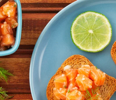 Torradas com Tartar de Salmão