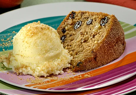 Bolo de Casca de Maçã com Biscoito Adria