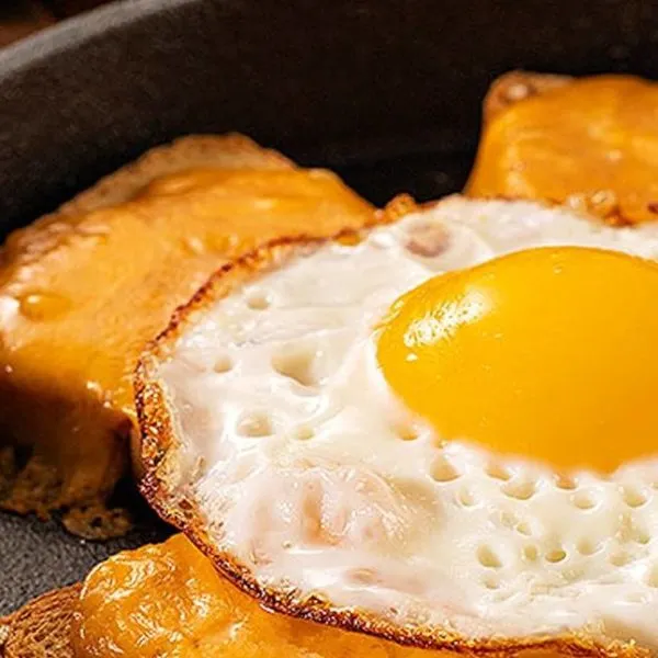 Torrada multigrãos com cheddar na cerveja inglesa