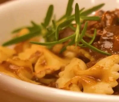 Farfalle aos sabores da croácia